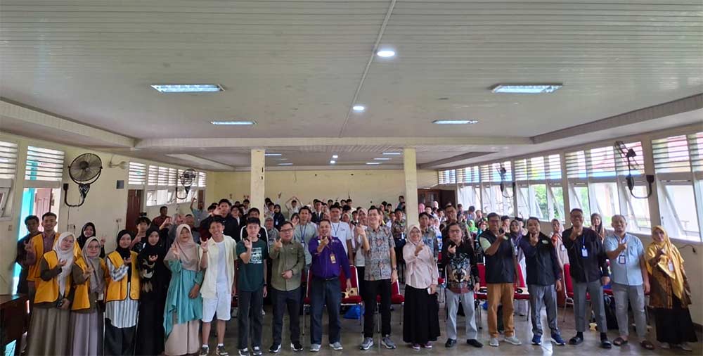 Para pimpinan FKIP Unri, dewan juri dan peserta bersama usai pembukaan Kompetensi Regional Greenmech 2026, Sabtu (24/1/2026).