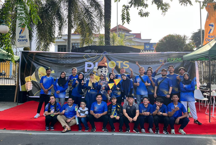 Jajaran manajemen KPKNL Pekanbaru foto bersama saat melaksanakan kegiatan Pekan Informasi dan Layanan On The Streets (PILOTS) di kawasan Car Free Day (CFD) Kota Pekanbaru, Ahad (25/1/2026).