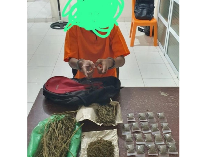 Tersangka pengedar narkotika bersama barang bukti diamankan Tim Opsnal Satresnarkoba Polres Bengkalis, Senin (26/1/2026).