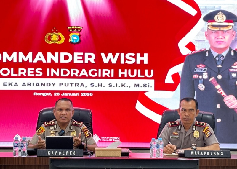 Kapolres Inhu, AKBP Eka Ariandy Putra SH SIK MSI saat memimpin Commander Wish di Gedung Tatya Dharaka Mapolres Inhu, Senin (26/1/2026).