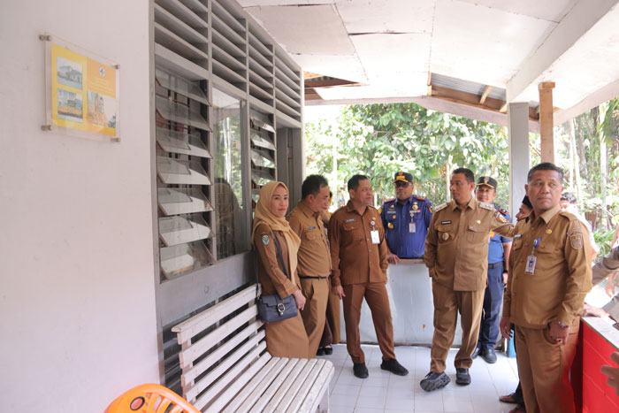 Wakil Wali Kota (Wawako) Pekanbaru, Markarius Anwar, saat ke Okura Rumbai melihat pembangunan dapur MBG Okura