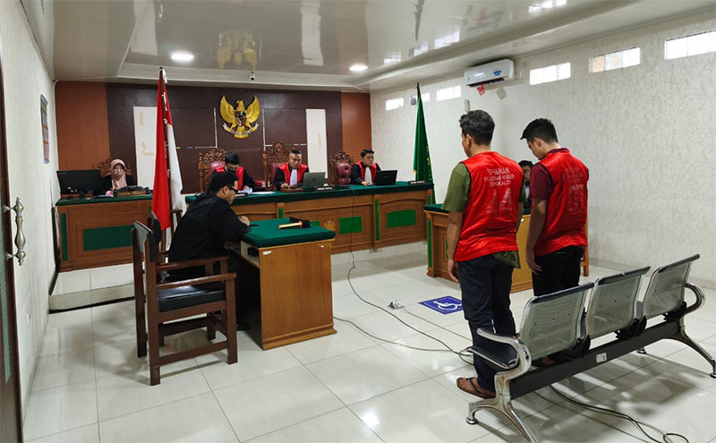 Dua terdakwa Fristo Harianto dan Toma Arwinata alias Tomas dijatuhi pidana mati dengan masa percobaan selama 10 tahun oleh Majelis Hakim PN Bengkalis, Selasa (27/1/2026).