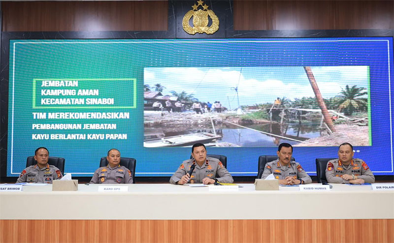 Wakapolda Riau Brigjen Pol Hengki Haryadi saat memimpin ekspos pembangunan 26 jembatan oleh Polda Riau, Selasa (27/1/2026).
