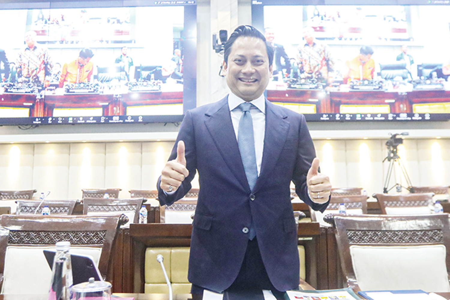 Deputi Gubernur Bank Indonesia (BI) terpilih Thomas Djiwandono saat bersiap mengikuti uji kelayakan dan kepatutan di ruang Komisi XI DPR, Kompleks Parlemen, Senayan, Jakarta, Senin (26/1/2026).