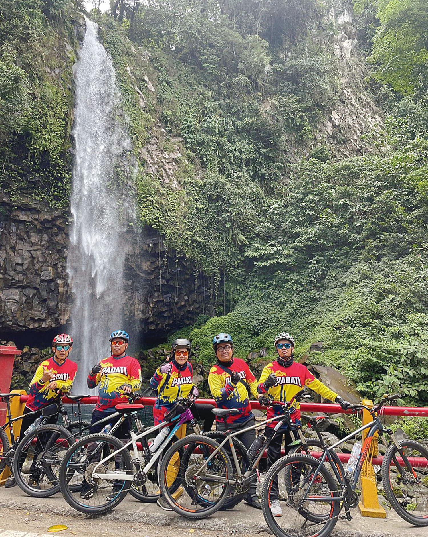 Anggota Padati Bike Community Pariaman, Sumatera Barat saat melakukan gowes bersama, beberapa waktu lalu.