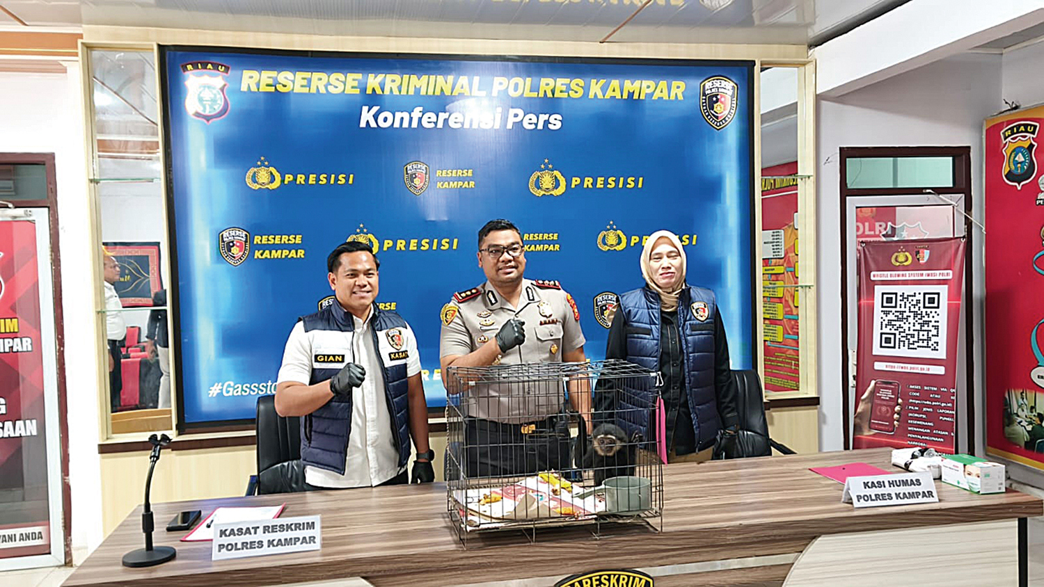 Kapolres Kampar AKBP Boby Putra Ramadhan S&nbsp;saat menggelar konferensi pers pengungkapan kasus kejahatan terhadap satwa dilindungi di Mapolres Kampar, Senin (26/1/2026).&nbsp;