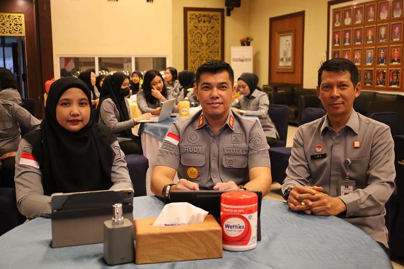 Kepala Kanwil Kemenkum Riau Rudy Hendra Pakpahan, didampingi pejabat utamanya, mengikuti sosialisasi Penyelenggaraan Penilaian Kompetensi dan Manajemen Talenta Tahun Anggaran 2026 secara virtual.