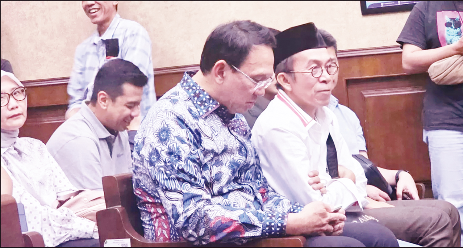 Mantan Komisaris Utama PT Pertamina, Basuki Tjahaja Purnama alias Ahok, berikan kesaksian dalam sidang lanjutan dugaan korupsi tata kelola minyak mentah & produk kilang Pertamina.