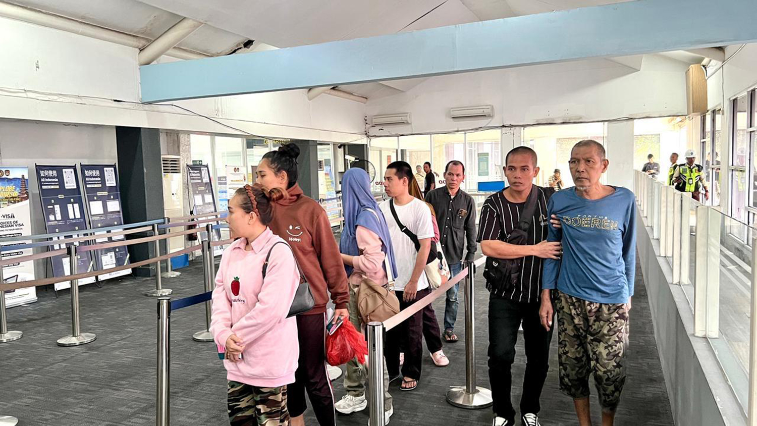 Para PMI bermasalah yang dideportasi dari Malaysia tiba di Pelabuhan Dumai, Ahad (25/1/2026).