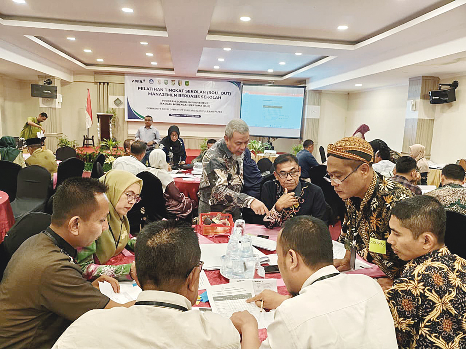 Suasana diskusi Program Community Development di Pangkalankerinci, upaya RAPP tingkatkan kualitas pendidikan di Riau, Selasa (27/1/2026).