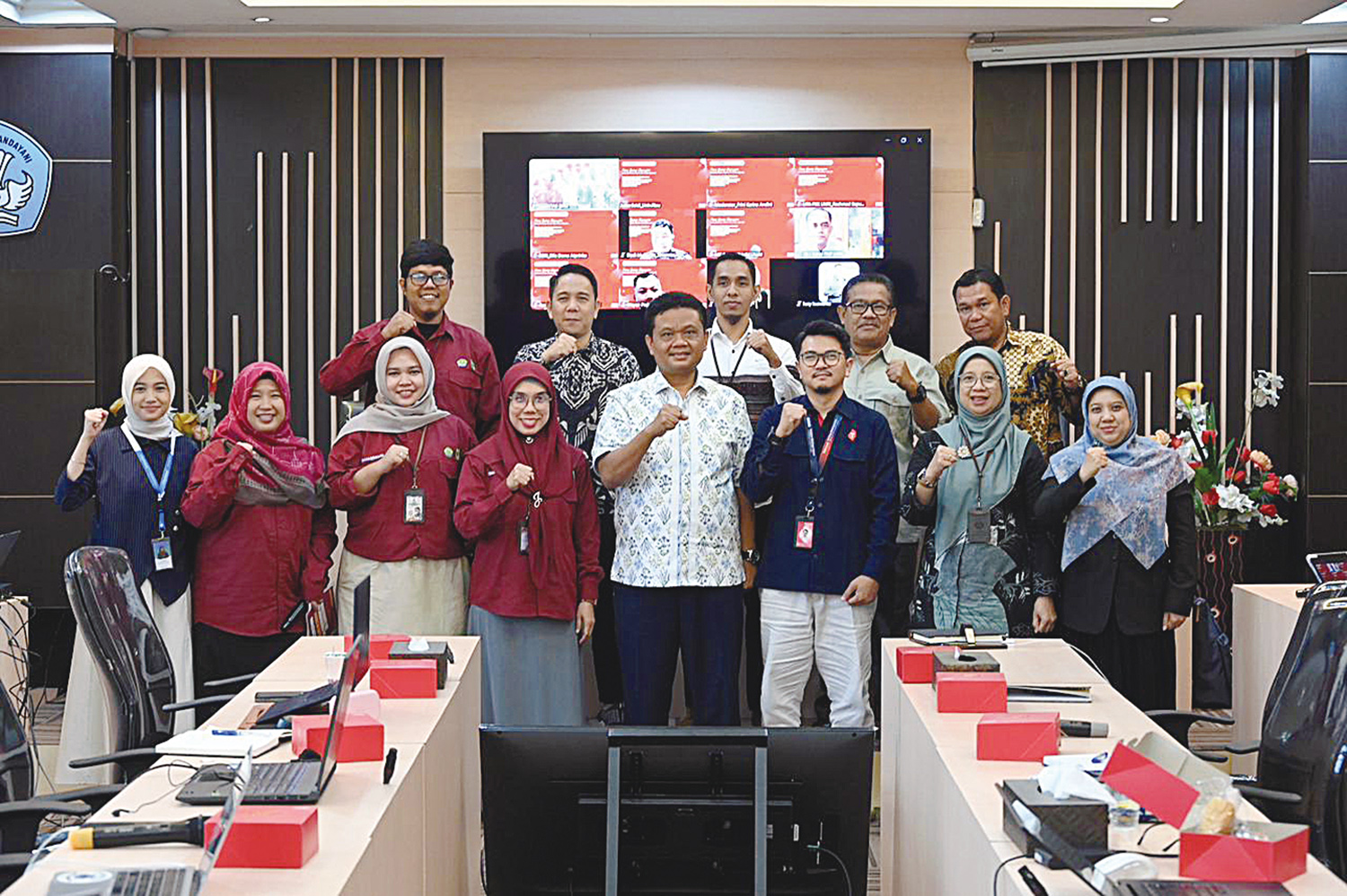 Pimpinan Unri foto bersama dengan perwakilan Tanoto Foundation, belum lama ini.