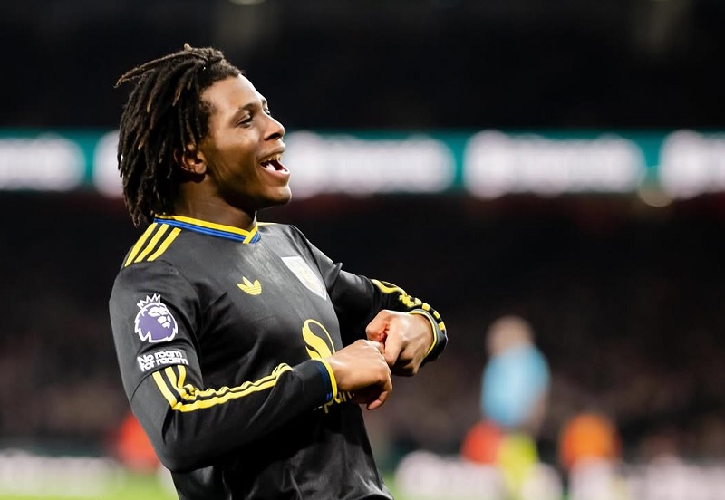 Patrick Dorgu cedera saat melawan Arsenal.