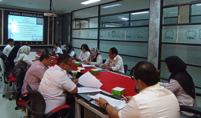 Tim Divisi P3H Kanwil Kemenkum Riau melaksanakan harmonisasi Ranperbup Pelaksanaan Hak Keuangan dan Administratif Pimpinan dan Anggota DPRD Pelalawan Tahun Anggaran 2026 pada Rabu (28/1/2026).