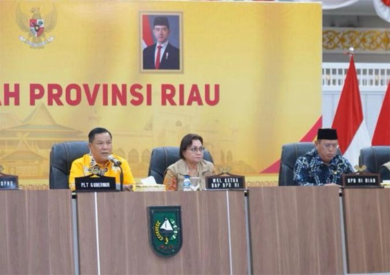 Plt Gubernur Riau SF Hariyanto saat rapat bersama BAP DPD RI di gedung daerah Riau, Kamis (29/1/2026).