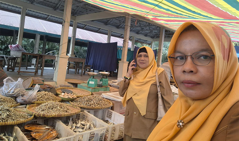 Tim Dinas Kopdagrin Kuansing dan instansi terkait lakukan survey harga sembako di pasar modern tradisional Kuansing, Rabu (28/1/2026).