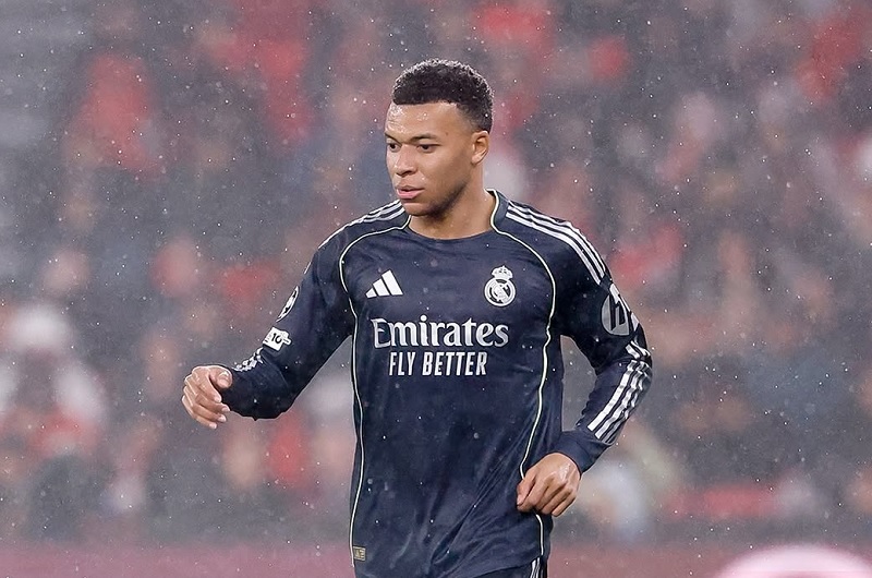 Meski mencetak dua gol, Kylian Mbappe gagal membawa Real Madrid meraih kemenangan di kandang Benfica.