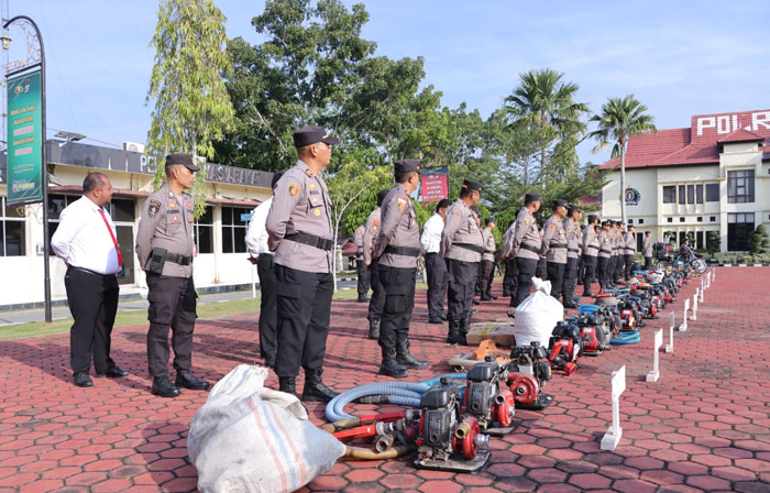 Peralatan untuk pemadaman karhutla digelar pada saat apel kesiapsiagaan karhutla di halaman Mapolres Rohil di Ujung Tanjung, Tanah Putih, Kamis (29/1/2026).