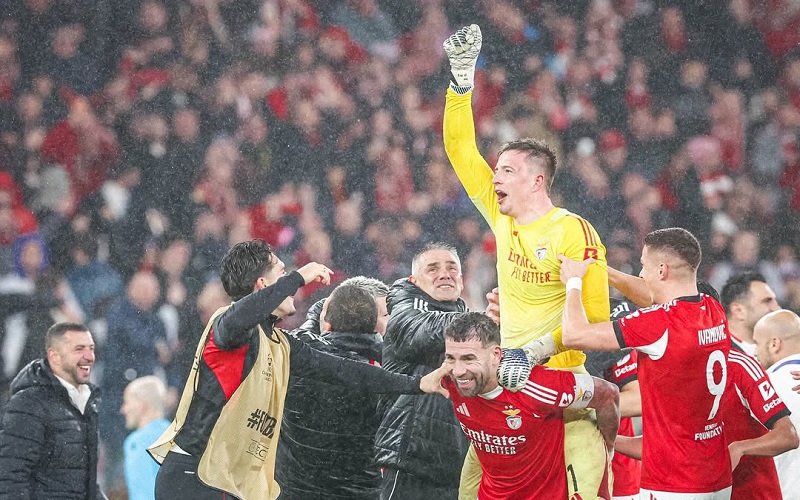 Kiper Ulraina Anatoliy Trubin jadi pahlawan kemenangan Benfica lewat golnya di injury time untuk mengalahkan Real Madrid 4-2 dan lolos ke babak gugur Liga Champions.