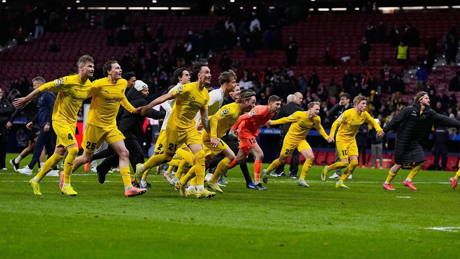 Para pemain Bodo/Glimt merayakan gol kedua setelah mengalahkan Atletico Madrid di Riyadh Air Metropolitano, Madrid, Kamis (29/1/2026).