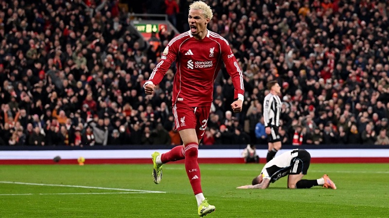 Hugo Ekitike mencetak dua gol cepat di babak pertama saat Liverpool bangkit dari ketertinggalan untuk mengalahkan Newcastle 4-1.