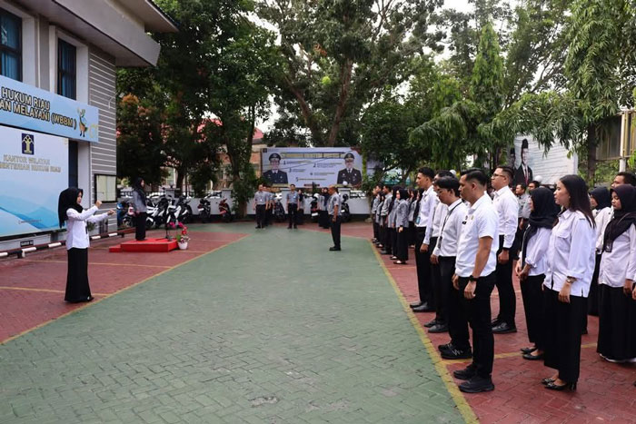 Pelaksanaan Apel awal pekan di Kanwil Kemenkum Riau, Jalan Jenderal Sudirman, Kota Pekanbaru pada Senin (2/2/2026).