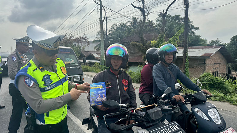 Satlantas Polresta Pekanbaru saat menggelar Operasi Keselamatan Lancang Kuning 2026 yang mengedepankan pendekatan preemtif, preventif, dan humanis, Selasa (3/2/2026).