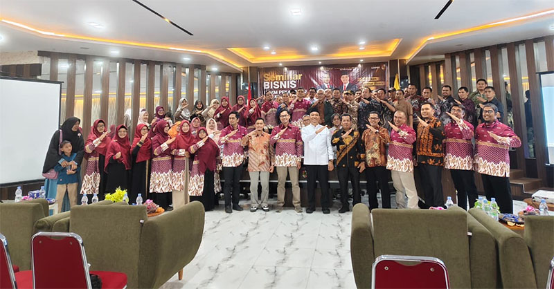 Wawako Pekanbaru Markarius Anwar membuka Seminar Bisnis UMKM Naik Kelas dengan Tema Menembus Fase Bisnis, Bertumbuh Eksponensial yang Ditaja Komunitas Genpro.