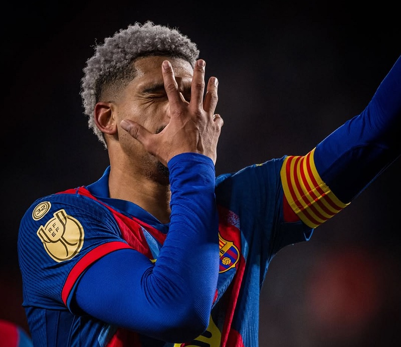 Ronald Ara&uacute;jo mencetak gol kedua Bar&ccedil;elona melalui sundulan untuk mengamankan kemenangan 2-1 atas Albacete di perempatfinal Copa del Rey.