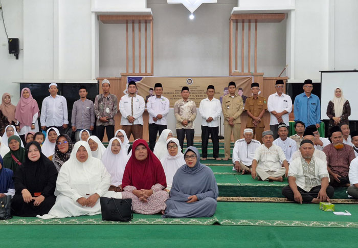 Kakan Kemenhaj Kabupaten Inhu, H Abdul Razak SAg MPdI foto bersama peserta manasik, Rabu (5/2/2026).