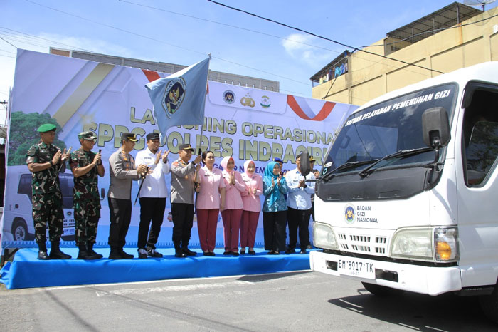 Kapolda Riau Irjen Pol Herry Heryawan didampingi Bupati Inhu, Ade Agus Hartanto dan pejabat lainnya saat launching SPPG Polres Inhu pada Rabu (19/11/2025) lalu.
