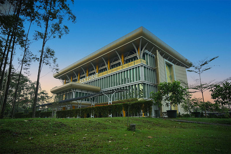 Gedung Rektorat UIR