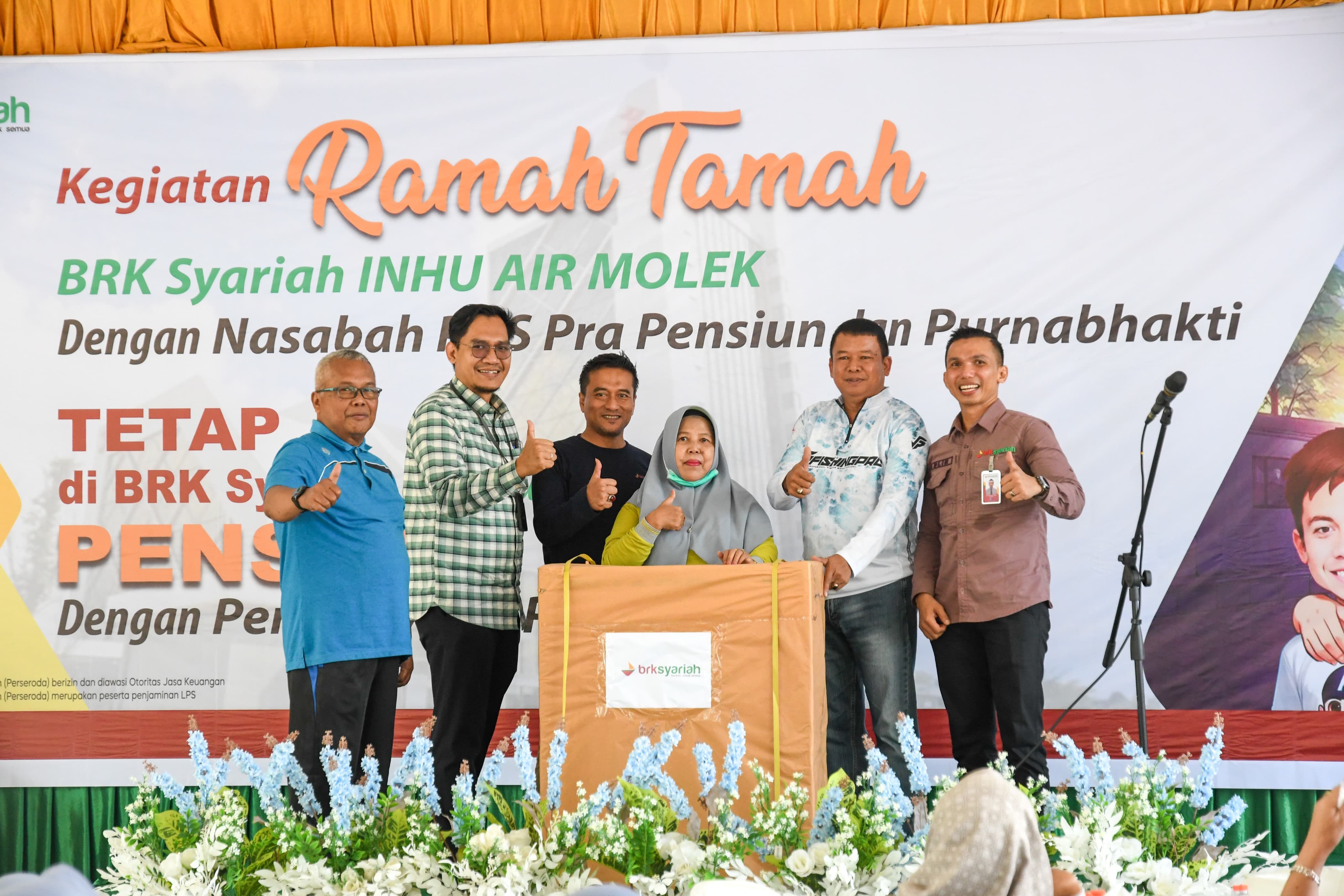 Ramah tamah dan edukasi produk keuangan syariah bagi ASN prapensiun dan purnabakti di Pendopo Rumah Dinas Bupati Inhu, pada Rabu (04/02/2026).