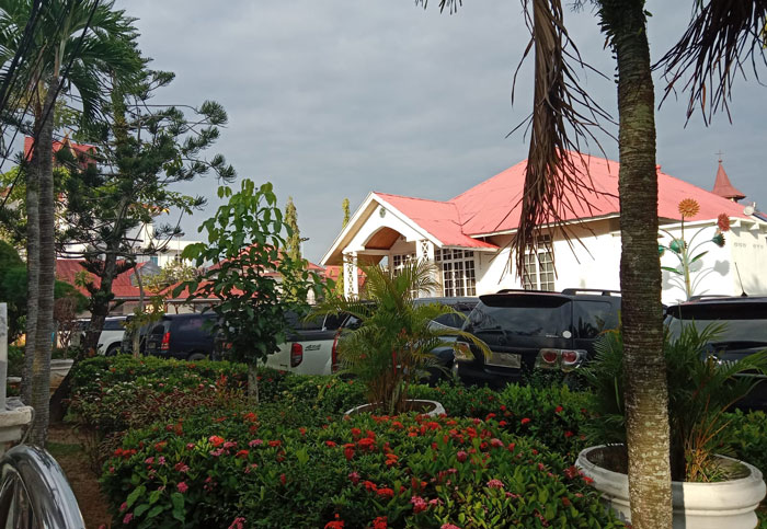 Keberadaan sejumlah aset mobil di halaman Mess Pemda Rohil di Bagansiapiapi, Kamis (5/2/2026).