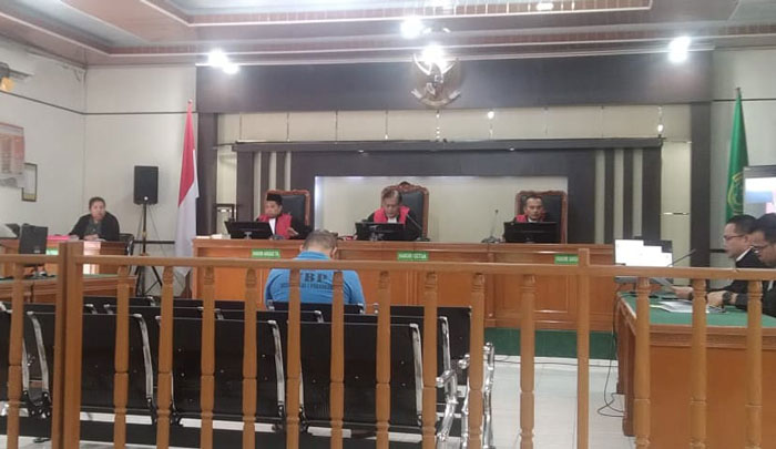 Terdakwa kepemilikan 1.005 butir pil ekstasi, Hendra Ong, menghadapi sidang di PN Pekanbaru, Rabu (4/2/2026) petang.