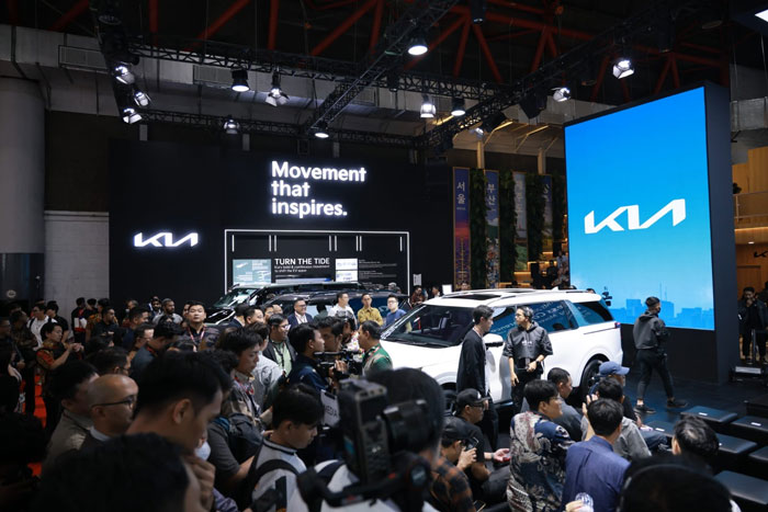Pembukaan Booth Kia Sales Indonesia pada Indonesia International Motor Show (IIMS) 2026 yang digelar di JIExpo Kemayoran, Jakarta (5/2/2026).
