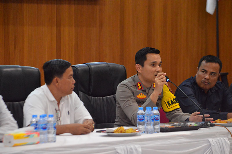 Kapolres Kuansing AKBP Hidayat Perdana SH SIK MH saat coffee morning dengan awak media, Kamis (5/2/2026).