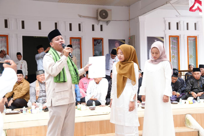 Bupati Kuansing Dr H Suhardiman Amby saat memberikan pembekalan pada PPPK dan pegawai di lingkungan Pemkab Kuansing di Balai Datuk Panglimo Dalam, Inuman, Jumat (6/2/2026).
