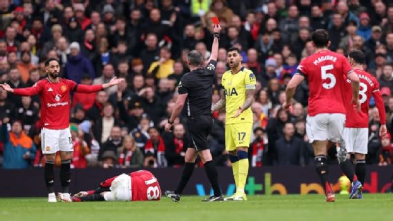 Kartu merah Cristian Romero di babak pertama membuat Tottenham hampir tidak memiliki peluang untuk meraih hasil positif di Old Trafford.