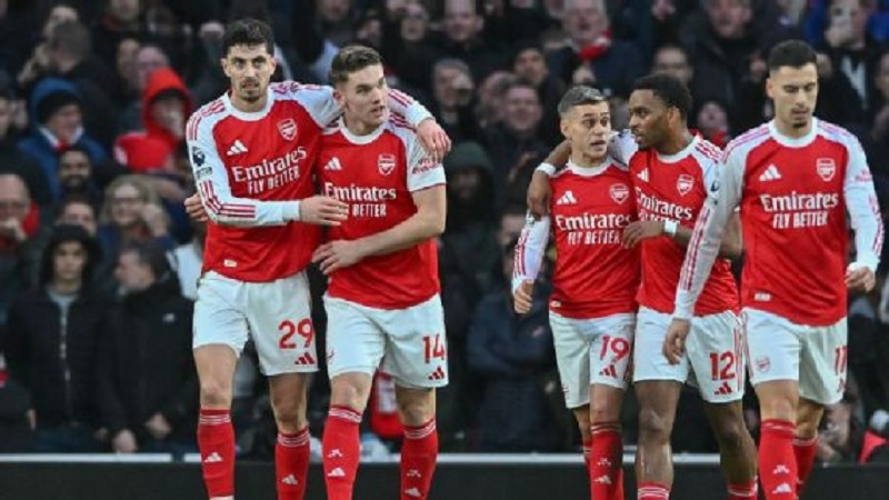 Dua gol telat Viktor Gy&ouml;keres mengamankan keunggulan sembilan poin Arsenal di puncak klasemen Liga Premier.