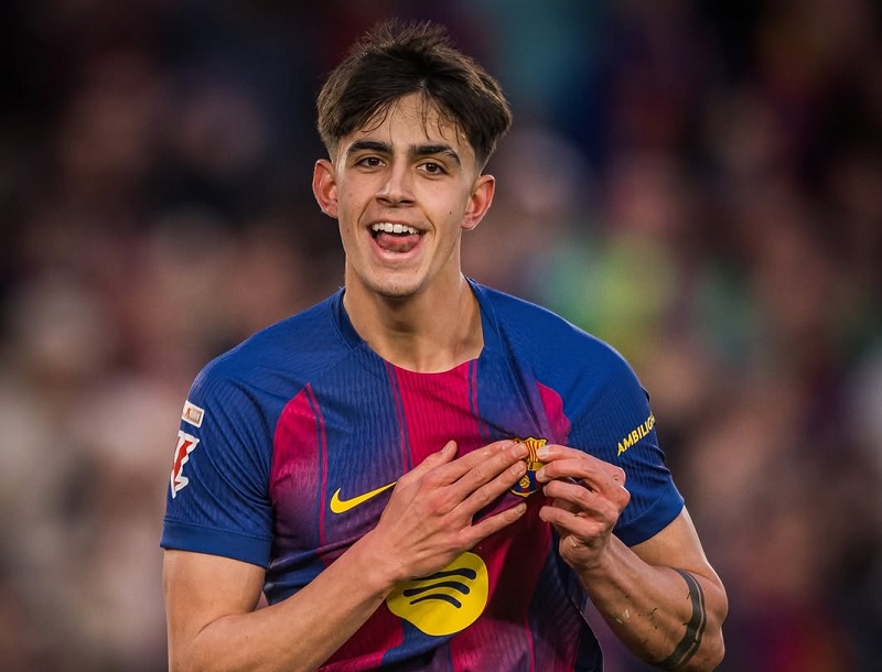Marc Bernal merayakan gol pertamanya untuk Barcelona dalam kemenangan hari atas Real Mallorca.