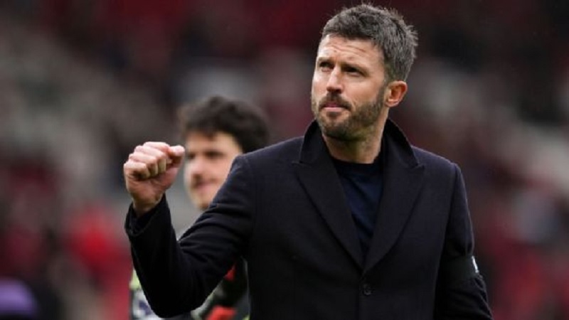 Michael Carrick menolak untuk mengatakan bahwa Manchester United telah "menemukan solusinya" setelah kemenangan 2-0 atas Tottenham.
