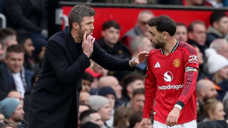 Michael Carrick telah membuat kapten Bruno Fernandes terkesan sejak mengambil alih kepemimpinan di Manchester United.