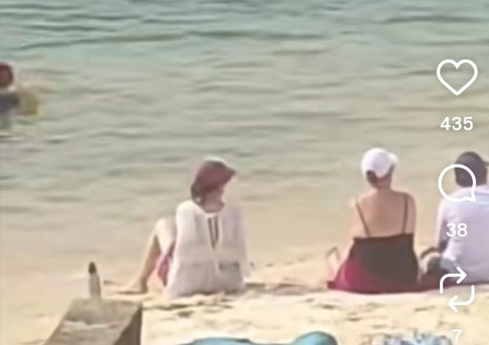 Video viral yang memperlihatkan seorang turis asing mengenakan bikini di objek wisata Danau Rusa PLTA Koto Panjang, Kecamatan XIII Koto Kampar, Ahad (8/2/2026).
