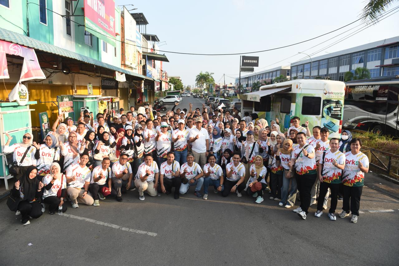 BRK Syariah menggelar kegiatan grebek pasar di Pasar Cahaya Garden, Kota Batam, Minggu (08/02/2026).