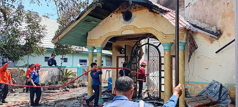 Rumah warga Desa Pintu Gobang Kari Kecamatan Kuantan Tengah, Rabu (11/2/2026) siang hangus terbakar.