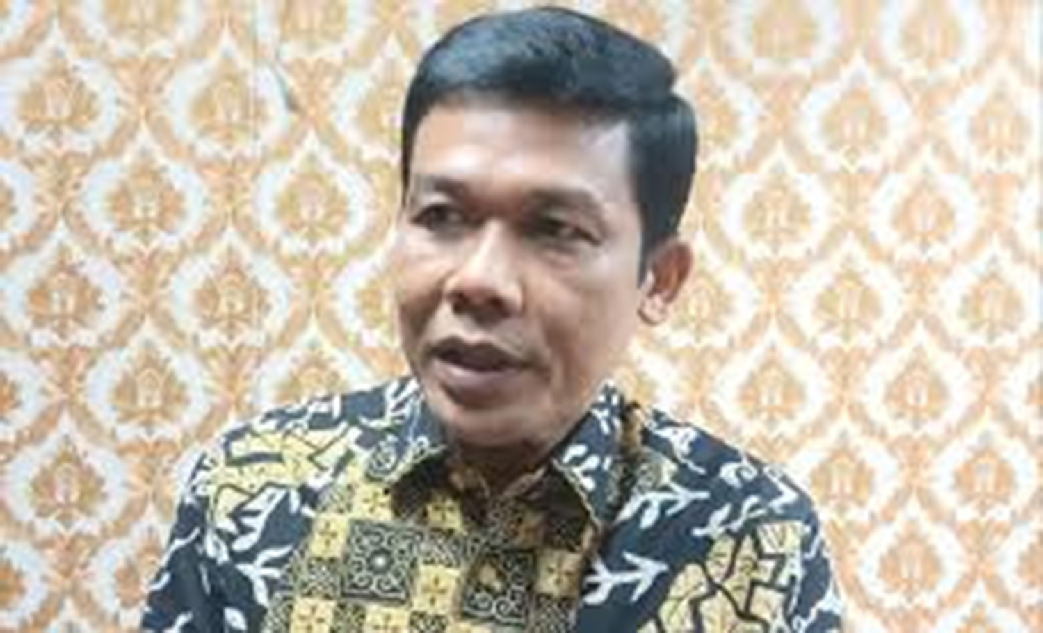 Kita tidak mau kota kita jadi hutan kabel, apalagi tiangnya sampai tumbang seperti beberapa waktu lalu. Sudahlah tidak tertata, membahayakan masyarakat pula.