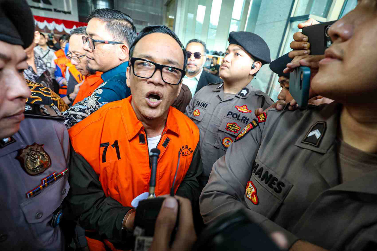 Tersangka Kasus Korupsi pemerasan sertifikasi Keselamatan dan Kesehatan Kerja (K3) yang juga mantan Wakil Mentri Ketenagakerjaan Immanuel Ebenezer (noel) Keluar dari ruang sidang, beberapa waktu lalu.