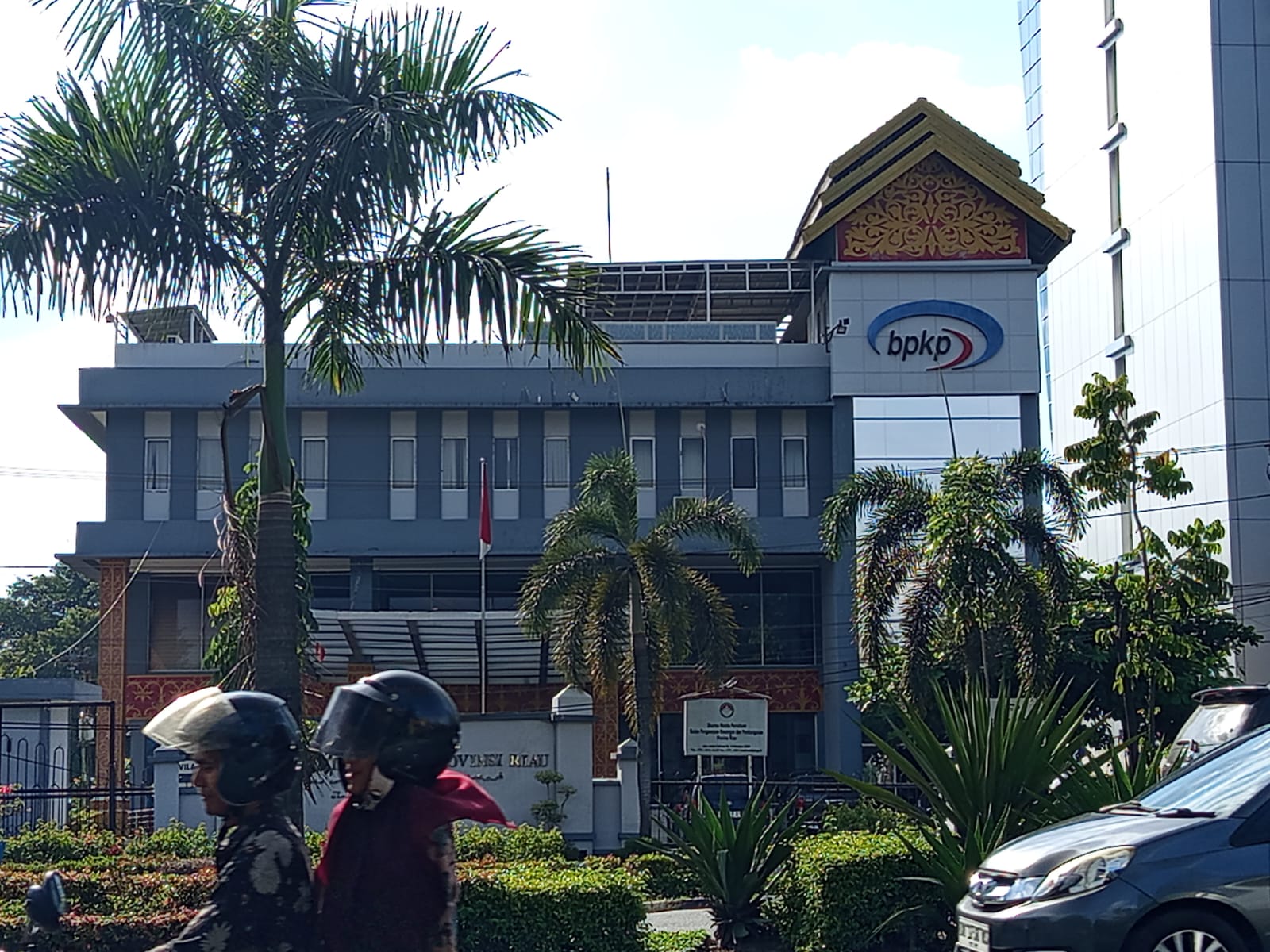 Kantor BPKP Provinsi Riau di Jalan Sudirman Pekanbaru tempat pemeriksaan saksi oleh KPK, Rabu (11/2/2026).