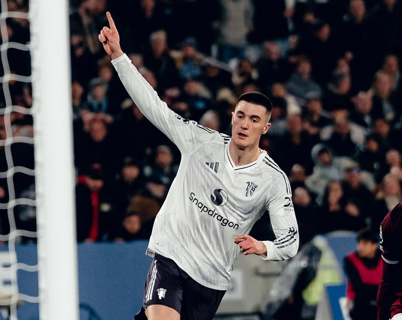 Gol telat Benjamin Sesko memberikan Manchester United satu poin di London Stadium.