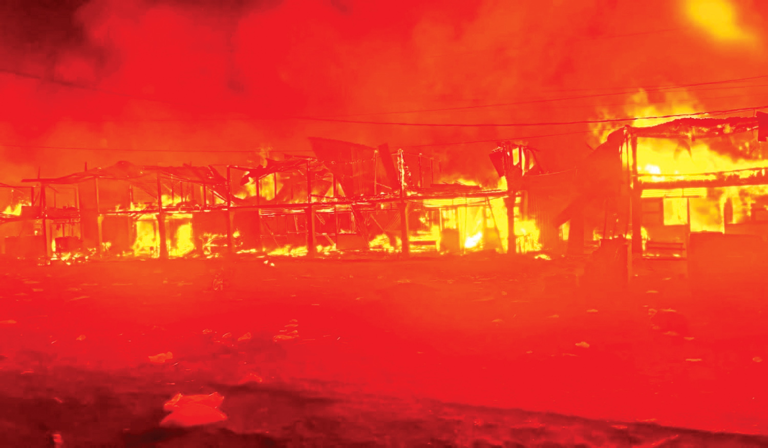 Puluhan ruko dan rumah milik warga di Pasar Rabu Desa Pekan Tebih, Kecamatan Kepenuhan, Kabupaten Rokan Hulu hangus terbakar, Rabu (11/2/2026) malam.